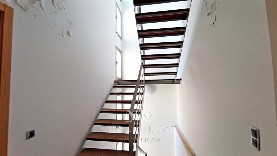 Escalera, Calle Salor, Sensahome