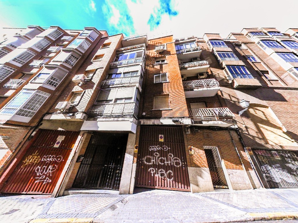 fachada garaje calle labrador