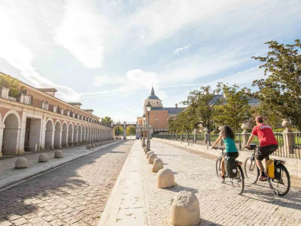 paseando en bicicleta por aranjuez, sensahome