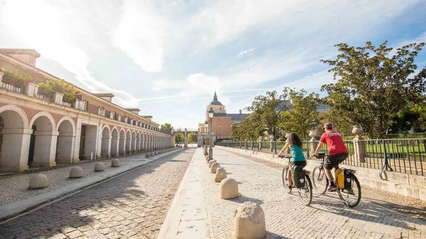 paseando en bicicleta por aranjuez, sensahome