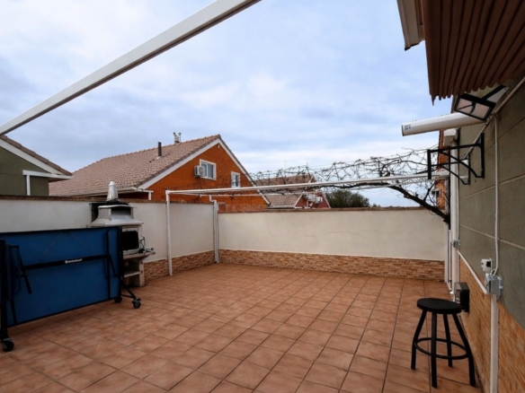 terraza chalet pareado en venta Ontigola